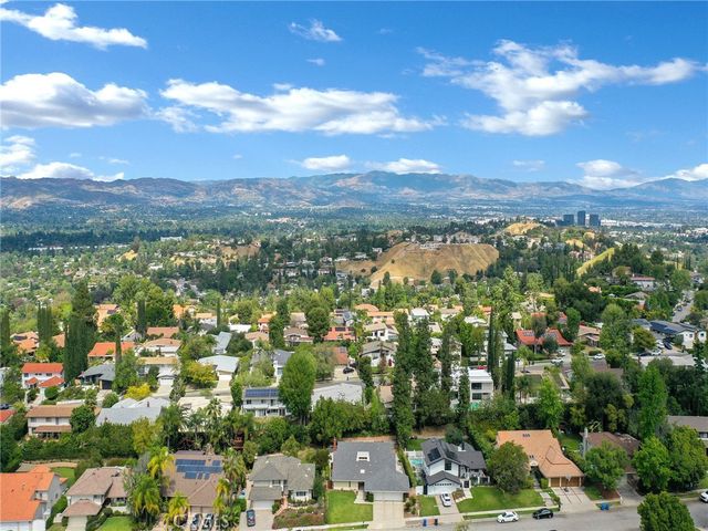 22649 Town Crier Road, Calabasas, CA 91302