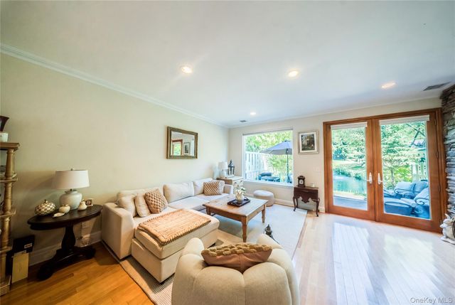 56 Leeward Court, Port Jefferson, NY 11777