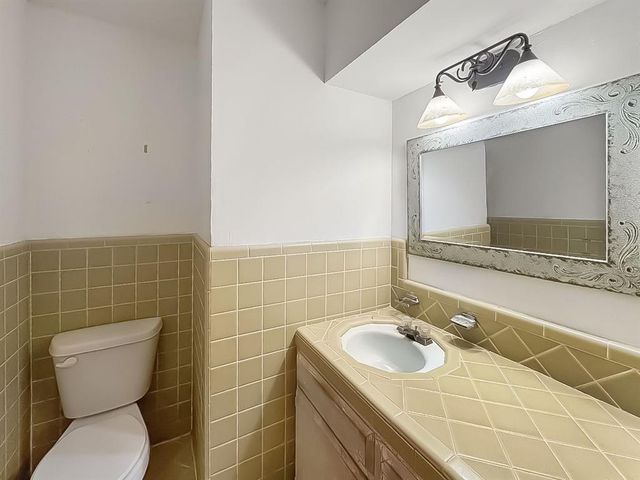 744 Kingston Drive, Yukon, OK 73099