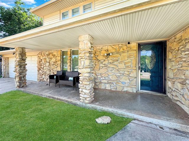 744 Kingston Drive, Yukon, OK 73099