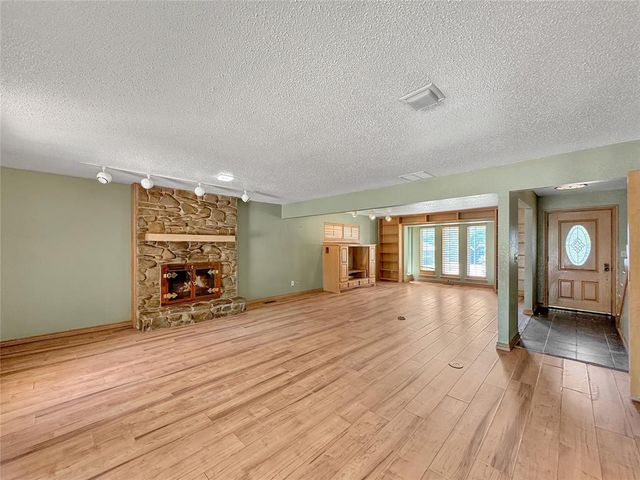 744 Kingston Drive, Yukon, OK 73099