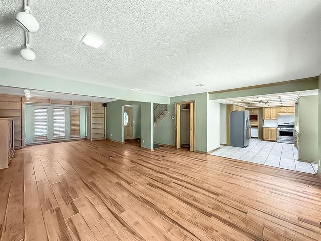 744 Kingston Drive, Yukon, OK 73099