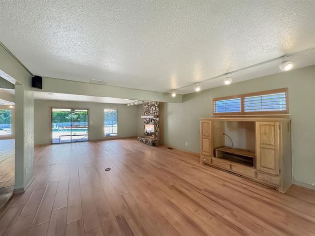 744 Kingston Drive, Yukon, OK 73099