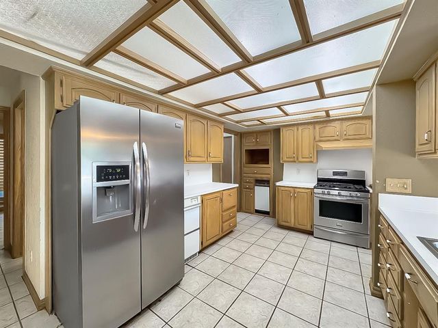 744 Kingston Drive, Yukon, OK 73099