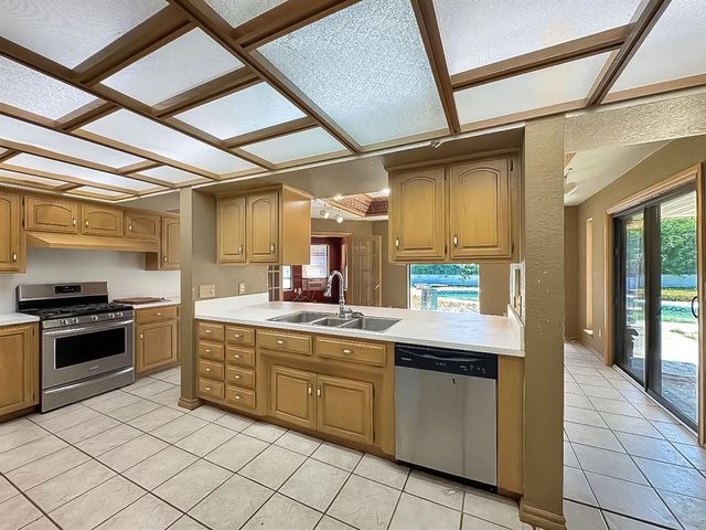 744 Kingston Drive, Yukon, OK 73099