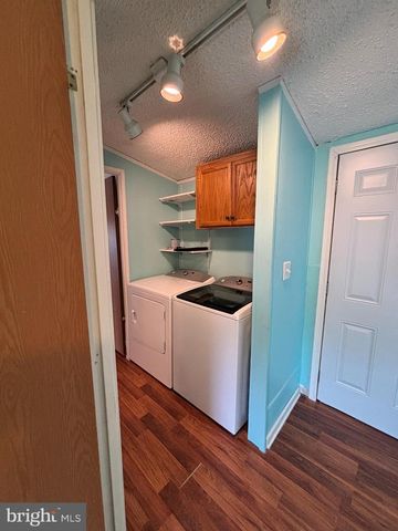 818 WISTERIA DR, Ephrata, PA 17522