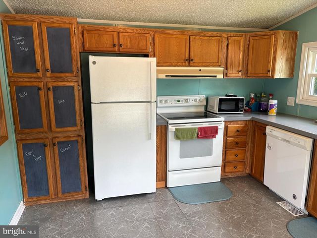 818 WISTERIA DR, Ephrata, PA 17522
