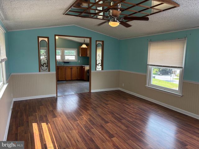818 WISTERIA DR, Ephrata, PA 17522