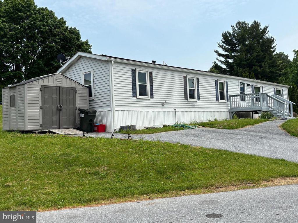 818 WISTERIA DR, Ephrata, PA 17522