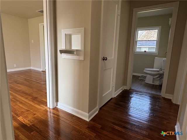 964 E Mountain Street, Seguin, TX 78155