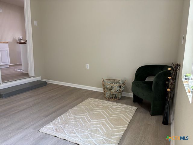 964 E Mountain Street, Seguin, TX 78155