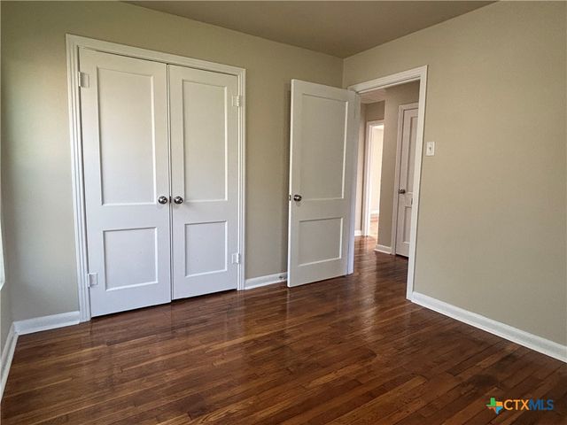 964 E Mountain Street, Seguin, TX 78155