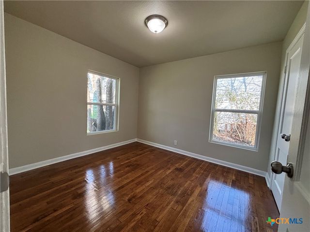 964 E Mountain Street, Seguin, TX 78155