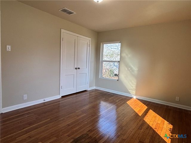 964 E Mountain Street, Seguin, TX 78155