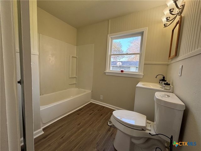 964 E Mountain Street, Seguin, TX 78155