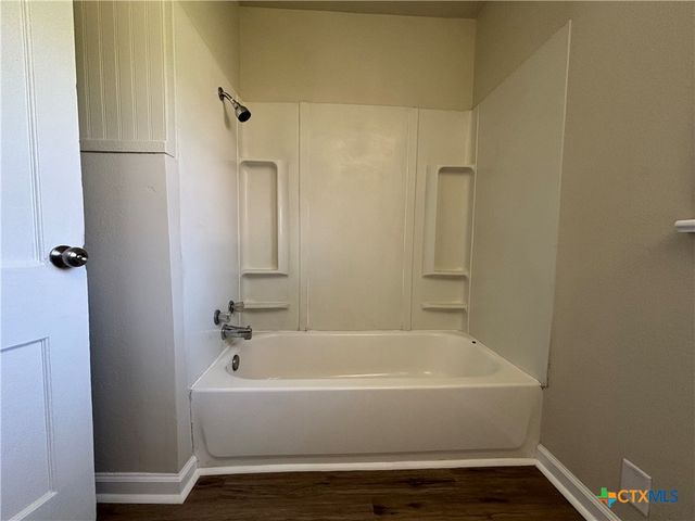 964 E Mountain Street, Seguin, TX 78155