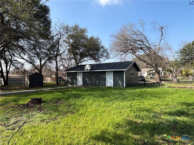 964 E Mountain Street, Seguin, TX 78155