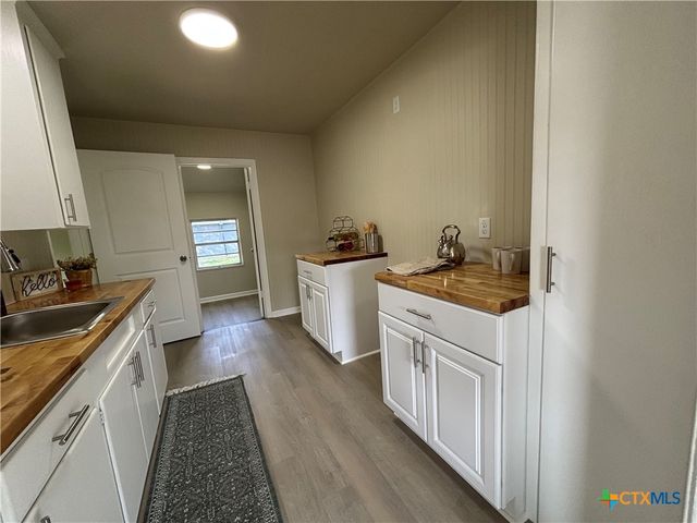 964 E Mountain Street, Seguin, TX 78155