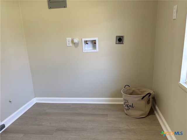 964 E Mountain Street, Seguin, TX 78155