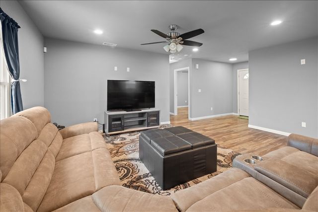 512 Alameda Road, Azle, TX 76020