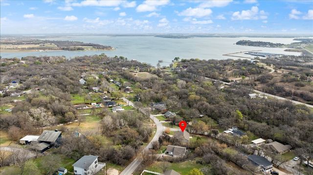 512 Alameda Road, Azle, TX 76020