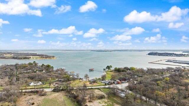 512 Alameda Road, Azle, TX 76020