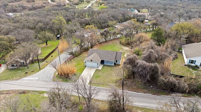 512 Alameda Road, Azle, TX 76020