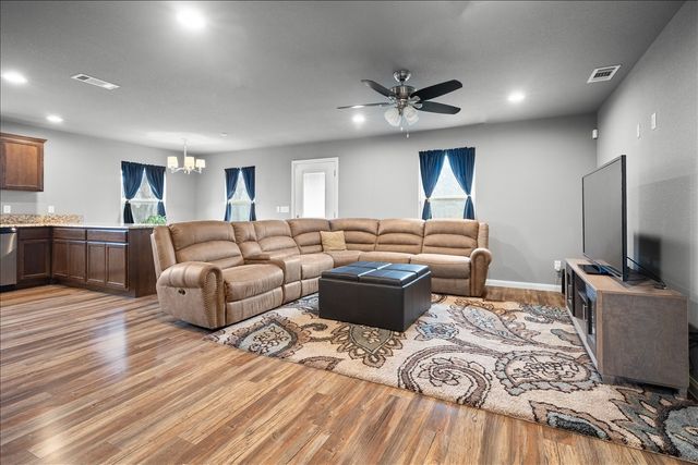 512 Alameda Road, Azle, TX 76020