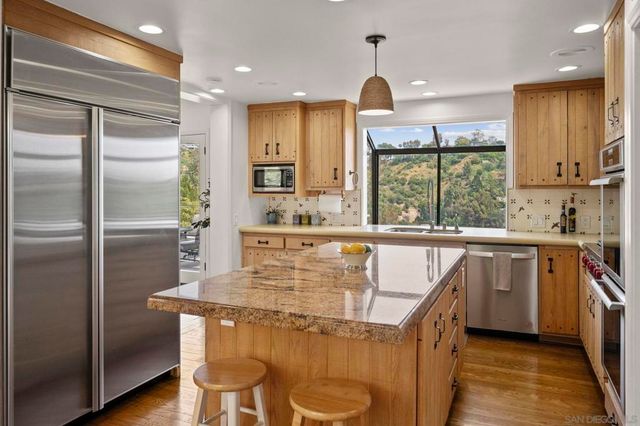 1052 N Kenter Ave, Los Angeles, CA 90049
