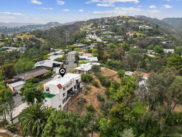 1052 N Kenter Ave, Los Angeles, CA 90049