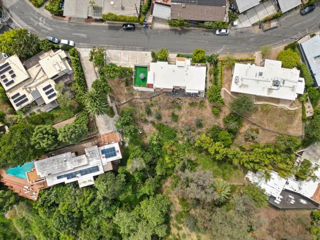 1052 N Kenter Ave, Los Angeles, CA 90049