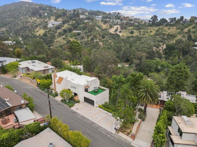1052 N Kenter Ave, Los Angeles, CA 90049