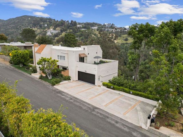 1052 N Kenter Ave, Los Angeles, CA 90049