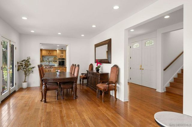 1052 N Kenter Ave, Los Angeles, CA 90049
