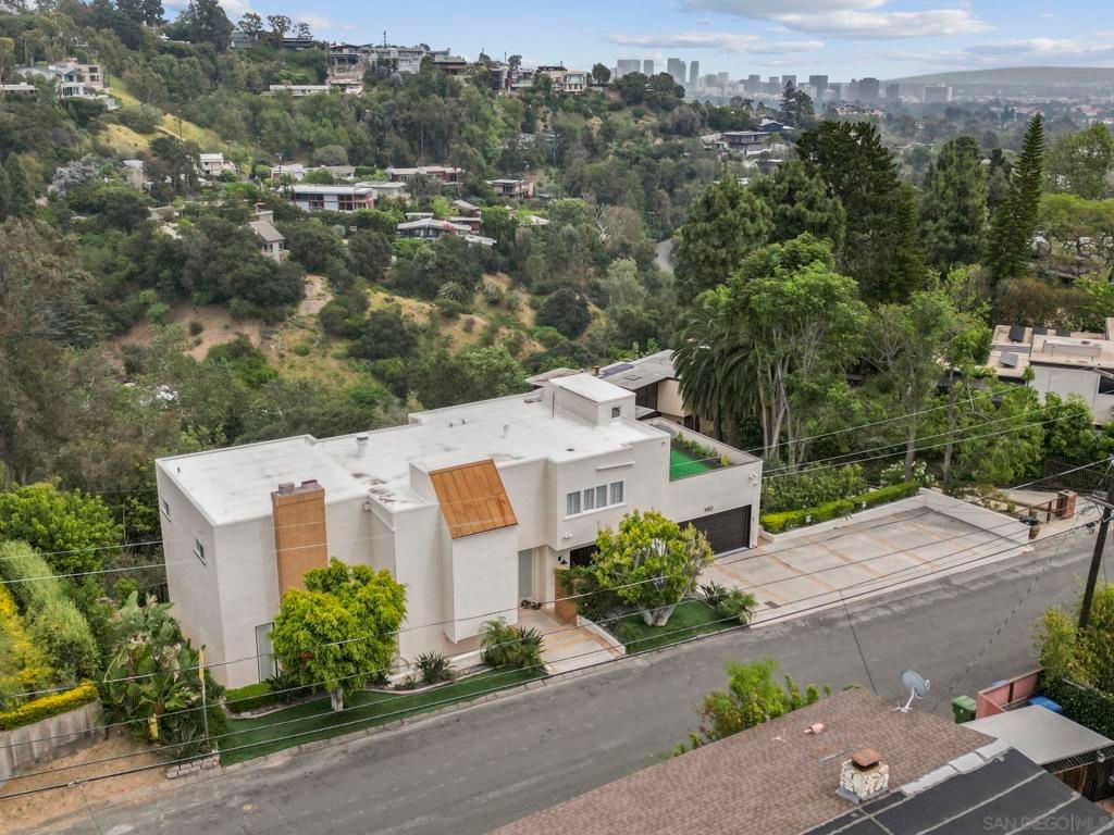 Image 1 of property listing at 1052 N Kenter Ave, Los Angeles, CA 90049