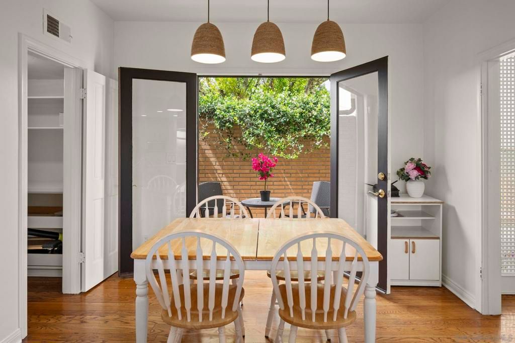 Image 14 of property listing at 1052 N Kenter Ave, Los Angeles, CA 90049