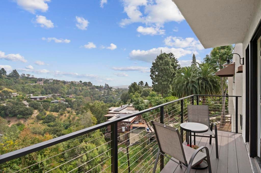 Image 2 of property listing at 1052 N Kenter Ave, Los Angeles, CA 90049