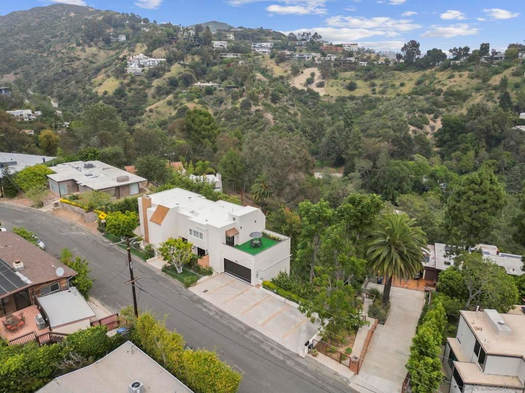 Image 23 of property listing at 1052 N Kenter Ave, Los Angeles, CA 90049