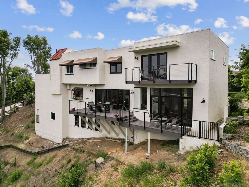 Image 24 of property listing at 1052 N Kenter Ave, Los Angeles, CA 90049