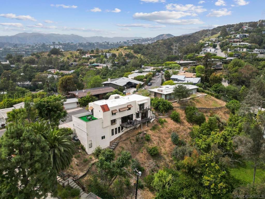 Image 26 of property listing at 1052 N Kenter Ave, Los Angeles, CA 90049
