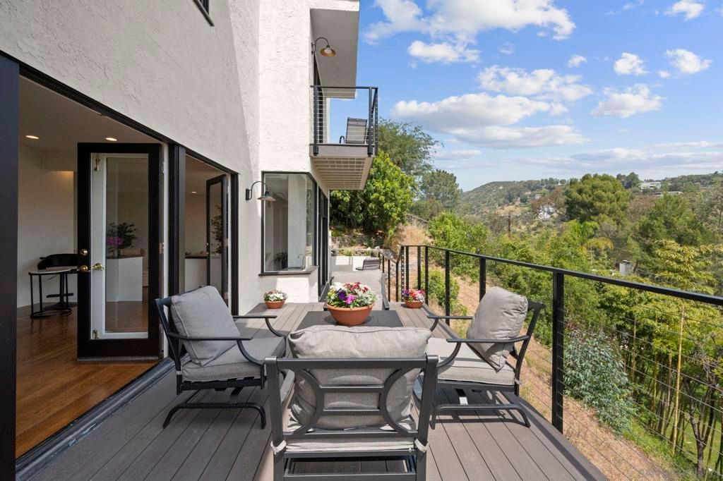 Image 4 of property listing at 1052 N Kenter Ave, Los Angeles, CA 90049