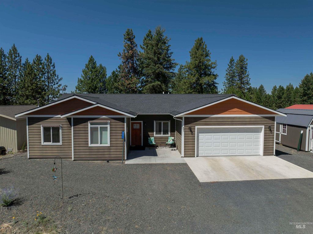 801 Washington, Deary, ID 83823