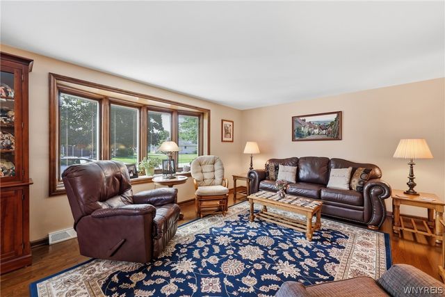 202 Barbados Drive, Cheektowaga, NY 14227