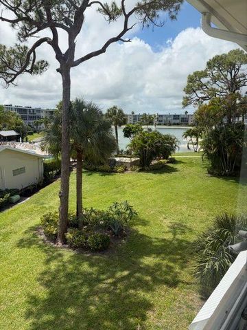 2562 Garden Drive N 305, Lake Worth, FL 33461
