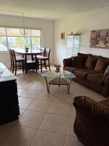 2562 Garden Drive N 305, Lake Worth, FL 33461
