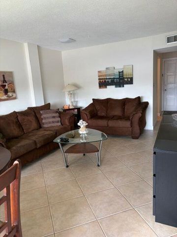 2562 Garden Drive N 305, Lake Worth, FL 33461