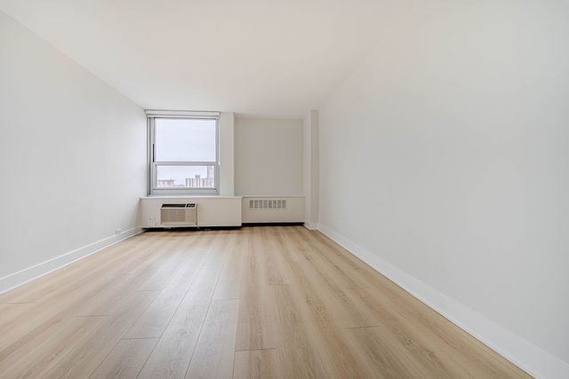 1255 N Sandburg Terrace 2606E, Chicago, IL 60610