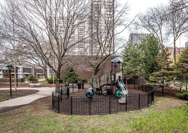 1255 N Sandburg Terrace 2606E, Chicago, IL 60610