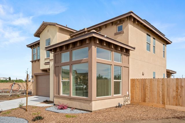 1842 Berlin Court W, Tulare, CA 93274