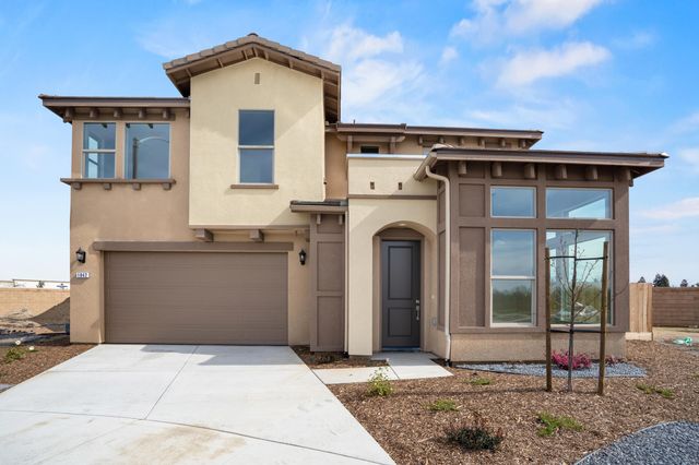 1842 Berlin Court W, Tulare, CA 93274